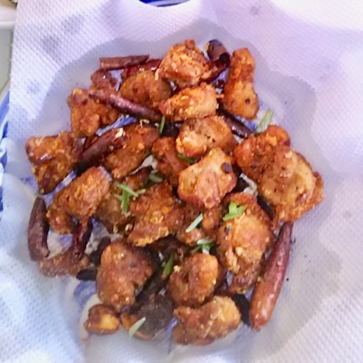 辣子鶏(ラーツージー,ラーズージー)ご飯がすすむ!